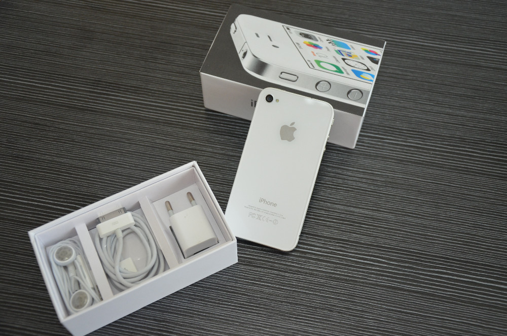Apple iPhone 4  iPhone4